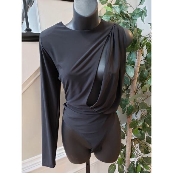 Fashion Nova Bodysuit Womens 1X Black Pleated One Shoulder Sleeve Cut Out Front - Picture 9 of 9